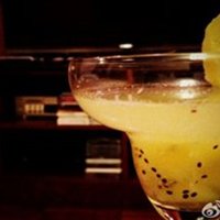 ⨺ kiwi Martini