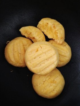 ֱ-Polenta biscuits