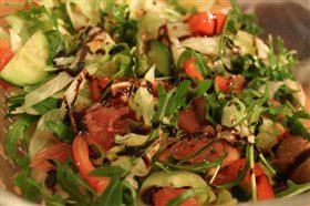 Rucola Salat mit Balsamico Dressing